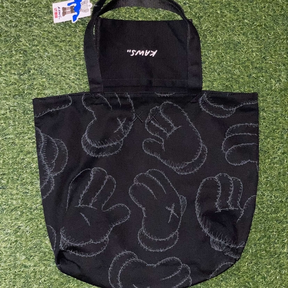 Kaws Bag - Picture 1 of 1